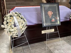 Jabar Hari Ini: Mantan Gubernur Jabar Solihin GP Tutup Usia