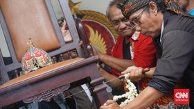 Massa Protes Pemilu Gergaji Kursi, Ketua DPRD DIY Teken Petisi Angket