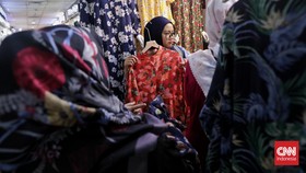 FOTO: Semarak Pasar Tanah Abang Sepekan Jelang Ramadan