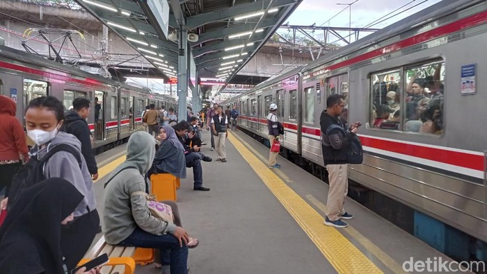 Situasi Stasiun Tanah Abang, Selasa (5/3/2024) sore