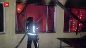 VIDEO: Penampakan Gedung Terbakar Imbas Serangan Rusia ke Ukraina