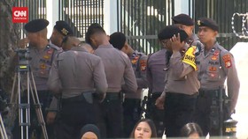 VIDEO: 3.929 Aparat Gabungan Amankan Demo di Depan DPR Hari Ini