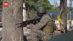 VIDEO: Gangster vs Militer Baku Tembak di Bandara Haiti