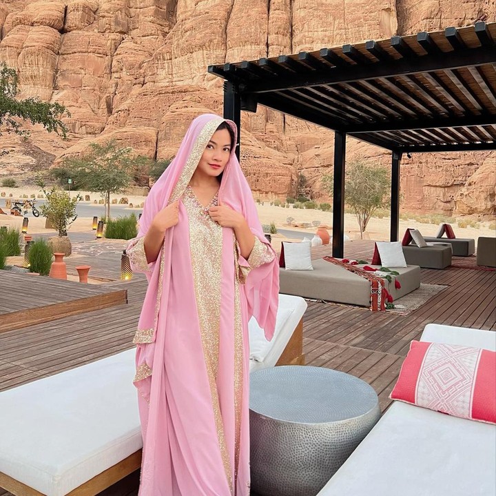 <p>Menjelang Ramadhan dan Idul Fitri, masyarakat Muslim biasanya akan mencari inspirasi <em>outfit</em> yang cocok dikenakan saat Lebaran. Sebagai contoh, Bunda bisa tengok padupadan busana Muslimah ala Titi Kamal, nih. (Foto: Instagram @titi_kamall)</p>