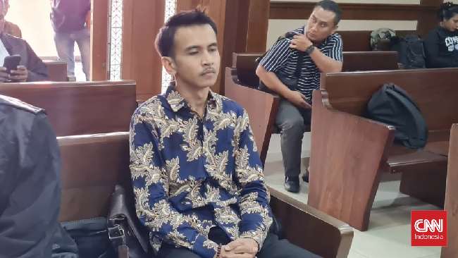 Pegiat media sosial Adam Deni dituntut dengan pidana satu tahun penjara lantaran dinilai terbukti memfitnah Wakil Ketua Komisi III DPR RI Ahmad Sahroni.