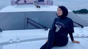img-title Sosok yang Berperan Dalam Keputusan Zaskia Gotik Berhijab & Rutin Kajian