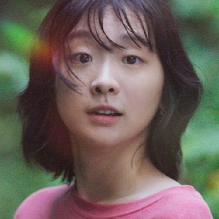 <p>2. Kim Da Mi pernah memiliki julukan “Monster Rookie” karena aktris muda satu ini menyapu bersih penghargaan aktris pendatang baru terbaik di tahun 2018, mulai dari Blue Dragon Film Awards hingga Baeksang Arts Awards. (Foto: Next Entertainment World)</p>