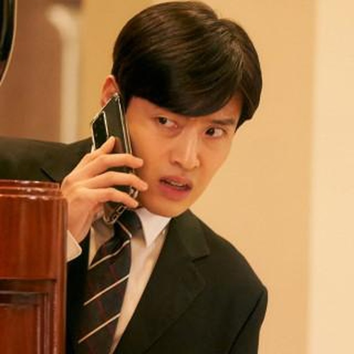 <p>5. Kang Ha Neul pertama kali berakting di layar lebar tahun 2011, hingga kini telah membintangi 19 judul film. Salah satu filmnya yang paling hit adalah <em>Midnight Runners</em> (2017) yang bergenre komedi dan yang terbaru <em>Love Reset</em> (2023). (Foto: Mindmark)</p>