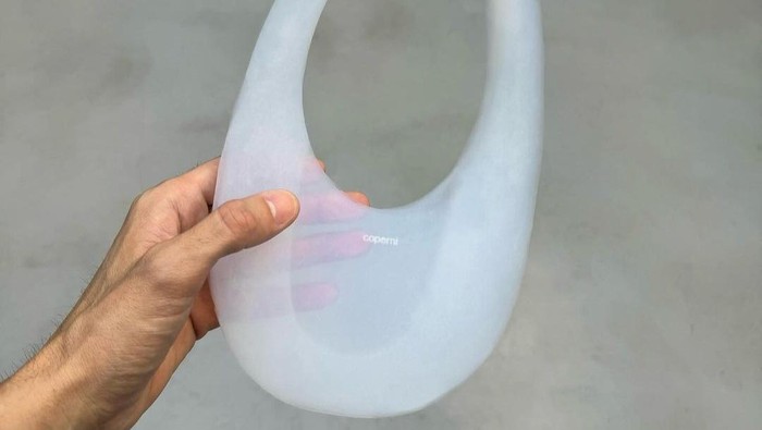 Unik Banget! Coperni Rilis Tas Berbahan Dasar 99% Udara, Kok Bisa?