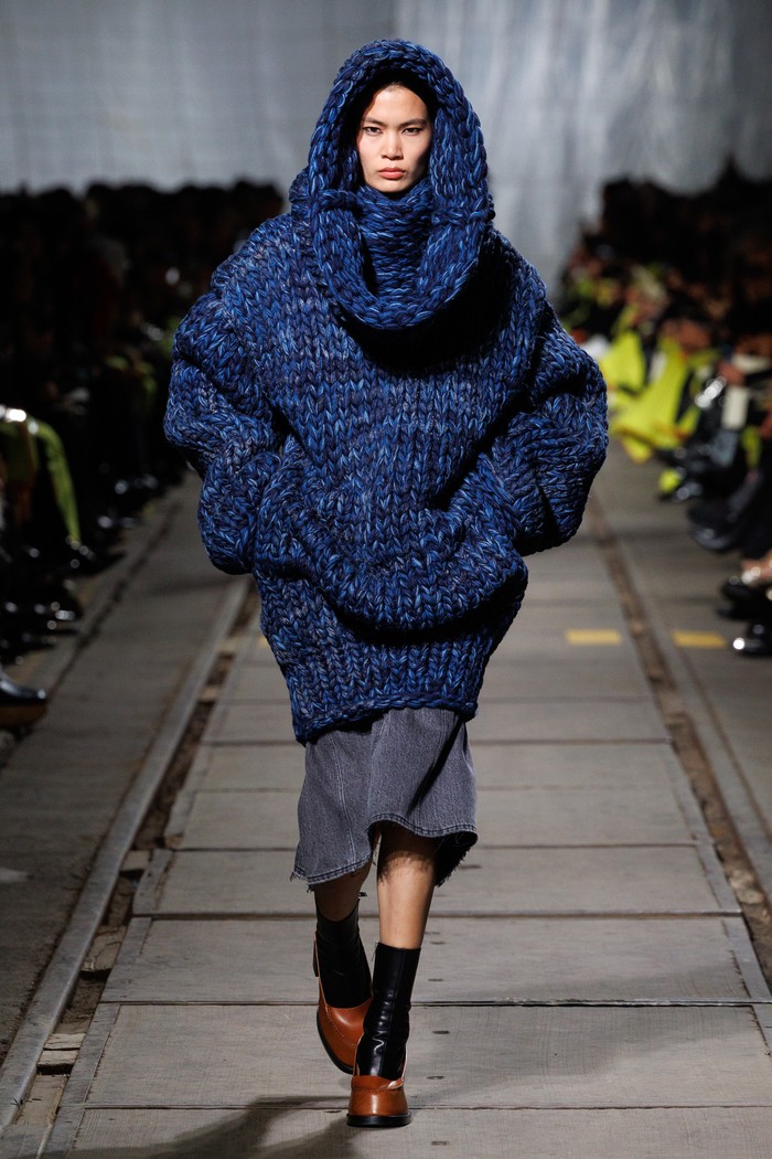 Look 32 Alexander McQueen Fall/Winter 2024