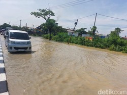Ruas Pantura Cirebon Banjir, Kendaraan Mengular Hingga 4 Kilometer
