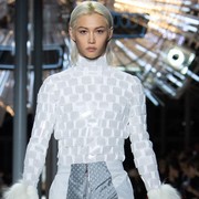 Pesona Felix 'Stray Kids' Saat Jadi Model Runway Louis Vuitton di Paris Fashion Week
