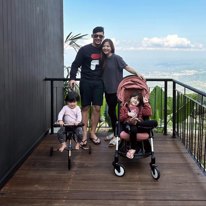<p>Dari pernikahan itu, Franda dikaruniai dua orang anak. Mereka adalah Zylvechia Ecclesie Heckenbucker yang lahir pada 29 April 2018, disusul oleh Faleia Heckenbucker pada 31 Mei 2022. (Foto: Instagram @frandaaa87)</p>