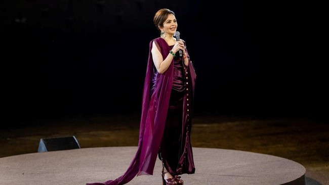FOTO: Gaya Bertabur Zamrud Ratusan Miliar ala Nita Ambani