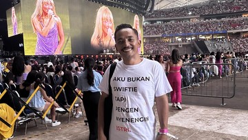 SALING BERGANTIAN MENEMANI SAAT NONTON KONSER