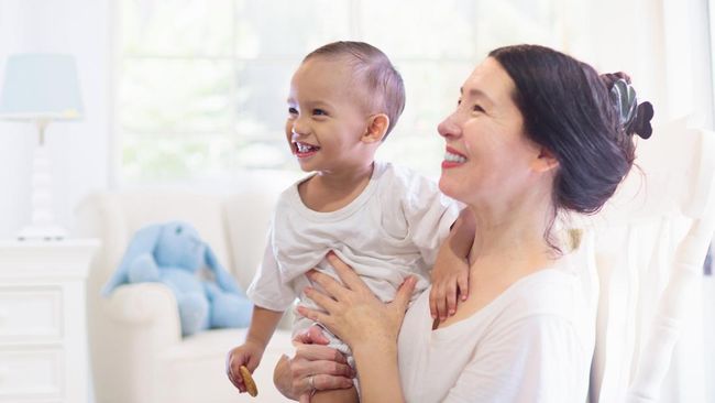 Sampai Usia Berapa Perempuan Masih Bisa Menyusui Bayi? Ini Penjelasannya