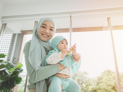 Berapa Lama Menyusui Bayi Menurut Islam, Ketahui Hukumnya Bun