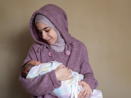 Hukum Ibu Menyusui di Tempat Umum dalam Ajaran Islam