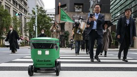 FOTO: si Hijau Mungil Mulai Resmi Antar Paket di Tokyo