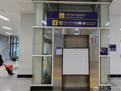 Eskalator Peron 11-12 Manggarai Belum Juga Nyala, Kini Lift Ikutan Mati