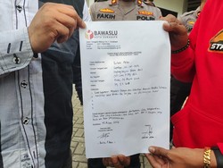 Dugaan Caleg Berijazah Palsu Juga Dilaporkan ke Bawaslu Surabaya