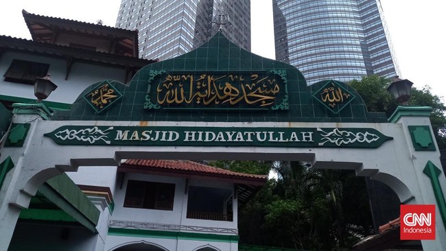Masjid Hidayatullah yang berdiri sejak 1747 di Setiabudi Jaksel sempat mengalami masa sulit pada 1980an, ketika didesak  digusur demi pembangunan gedung.