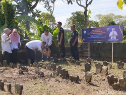 Melihat Megengan dan Ziarah Kubur di Pemakaman Mr X Tulungagung