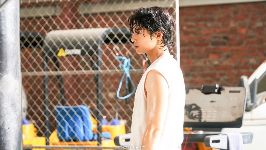 Penampilan Cha Eun Woo viral jadi kuli bangunan di drama Korea Wonderful World Penampilan Cha Eun Woo viral jadi kuli bangunan di drama Korea Wonderful World