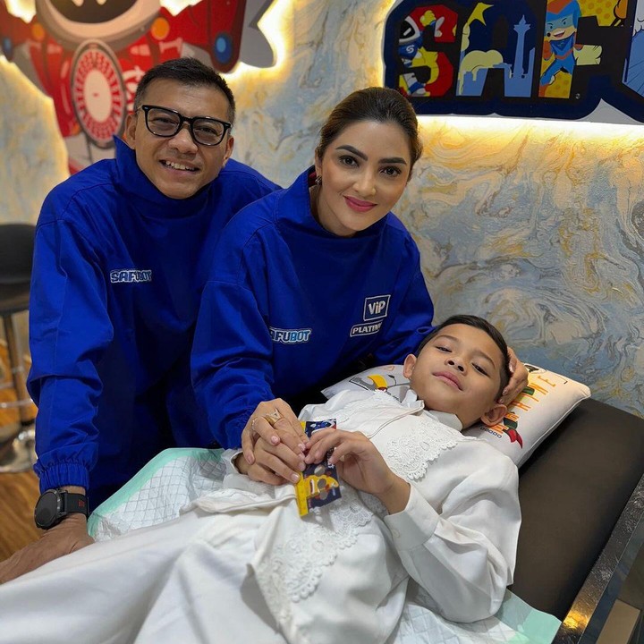<p>"Selamat ya anak ganteng jagoannya Bunda <em>@ashanty_ash</em>. Semoga menjadi anak yang saleh dan selalu membanggakan kedua orang tua, Aminn YRA," kata seorang netizen. "<em>MasyaAllah</em> Ade Arsya pintar banget. Cepat pulih, ya," jelas netizen lainnya dengan emotikon hati. (Foto: Instagram: @ashanty_ash0</p>