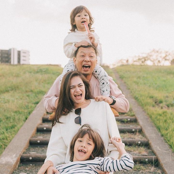 <p>Setelah menikah dengan Sabai Dieter Morscheck, Ringgo Agus Rahman dikaruniai dua orang putra, Bunda. Keduanya bernama Bjorka Dieter Morscheck dan Curtis Ziggy Mars Morscheck. (Foto: Instagram: @ringgoagus)</p>