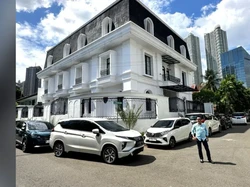 Buah Panggung Lawak hingga Kursi Dewan, Eko Patrio Punya Rumah Rp 150 M