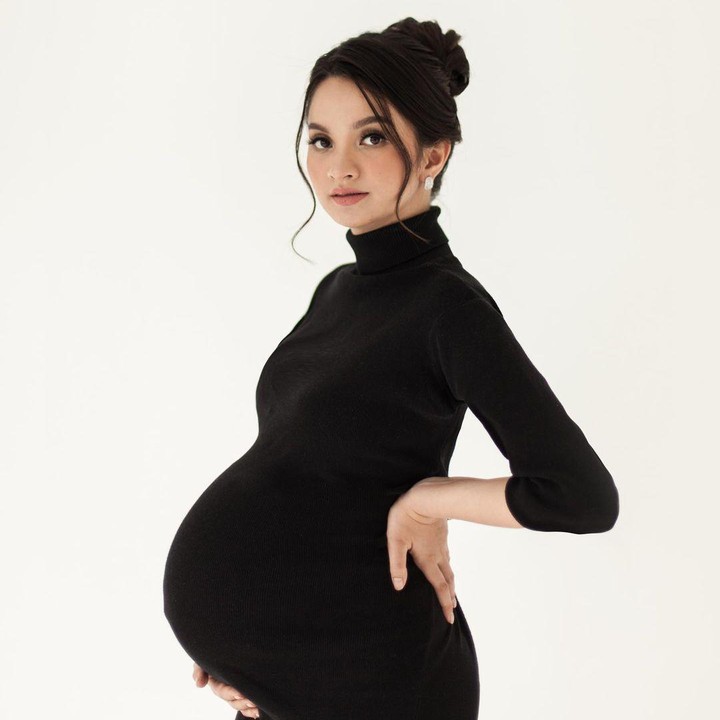 <p>Kehamilan yang pertama kali dialami oleh Sabrina juga tidak mudah. Akan tetapi, perempuan kelahiran 1995 ini bersyukur karena mendapatkan dukungan penuh dari suami. Belva selalu siap sedia untuk membantu sang istri. "Di balik semua petualangan yang udah di lalui, yang aku paling bersyukur adalah hati baik kamu. Perjalanan kita masih panjang. Mungkin 2 tahun masih sangat singkat," ucapnya saat merayakan wedding anniversary ke-2. (Foto: Instagram/sabrinaanggraini).</p>