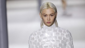 Felix Stray Kids Debut Jadi Model Runway Louis Vuitton di PFW 2024
