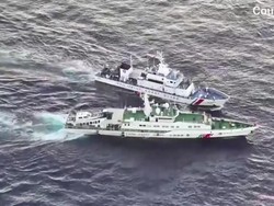 Panas! Filipina Tuduh Kapal China Tembakkan Meriam Air-Serempet Kapalnya