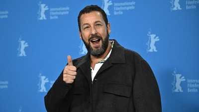 Adam Sandler Jadi Aktor Berpendapatan Tertinggi 2023 Versi Forbes