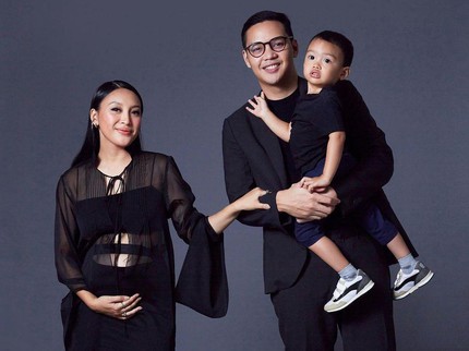 5 Potret Kehamilan Kedua Afifah Yusuf Putri Hetty Koes Endang yang Jadi Penyanyi