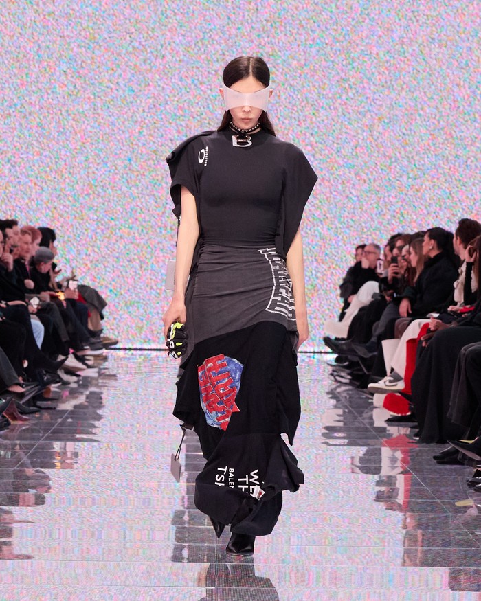 Look 65 Balenciaga Fall/Winter 2024 Busana Nyentrik Balenciaga untuk Koleksi Fall/Winter 2024