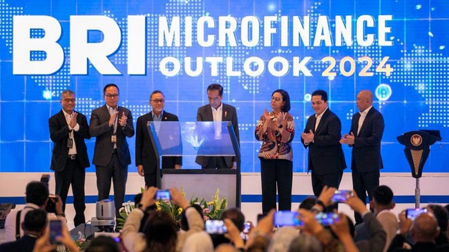 Presiden Jokowi secara resmi membuka BRI Microfinance Outlook 2024 di Jakarta (07/03), dan menyoroti peran UMKM dalam perekonomian.