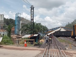 1 Tewas-8 Luka Usai Crane Flyover Roboh Timpa KA Babaranjang di Muara Enim