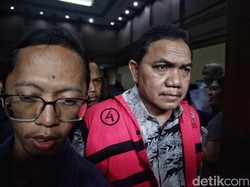 Terdakwa Korupsi Achsanul Qosasi Singgung Bintang Jasa dari Jokowi