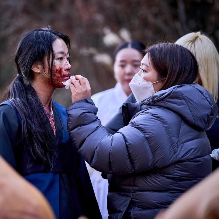 <p>Postingan Kim Go Eun juga langsung dibanjiri beragam komentar dari netizen. Di sana, ia mendapat banyak pujian karena sangat menjiwai karakter di film tersebut. (Foto: Instagram @ggonekim)<br /><br /></p>