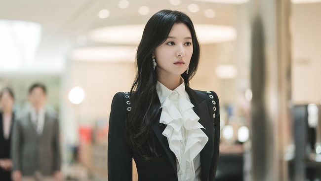 Penuh Pesona, Ini Potret Aktris Cantik Kim Ji Won yang Comeback di