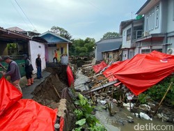 Tebing Sungai Cidepit Bogor Longsor Lagi, Tiga Orang Terluka