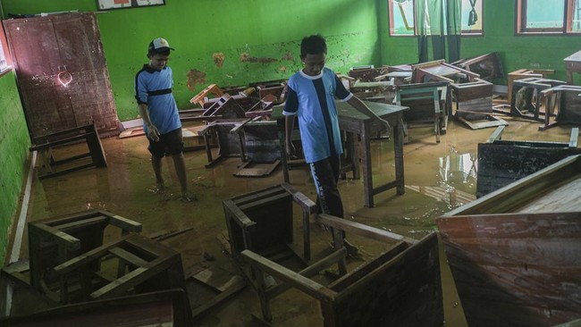 Sebanyak 2.198 rumah warga di 11 kecamatan di Kendari, Sulawesi Tenggara terdampak banjir bandang.