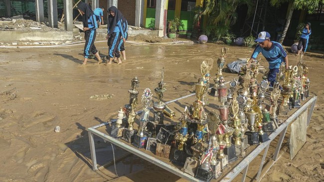 FOTO: Banjir Bandang Terjang Delapan Kecamatan di Kendari