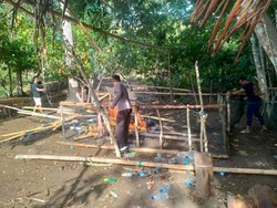 Polisi Bakar Arena Judi Sabung Ayam di Perbatasan Bone-Soppeng