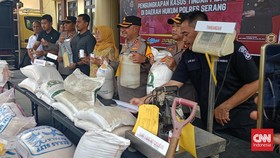 Polisi Ungkap Bahan Oplos Beras Diputihkan Jadi Premium di Serang