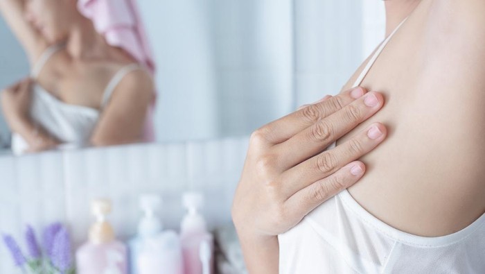 Sering Bikin Nggak Percaya Diri, Ini 3 Cara Mengatasi Chicken Skin Pada Ketiak