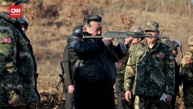 VIDEO: Penampakan Gaya Kim Jong Un Pantau Simulasi Perang Korut