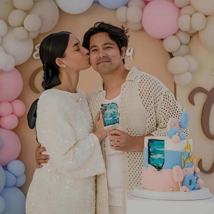 <p>Pasangan Vanessa Lima dan Erick Iskandar kembali membawa berita kehamilan. Merasa sangat bersyukur dan bahagia, keduanya mengadakan pesta gender reveal untuk mengetahui jenis kelamin dari calon anaknya yang kedua. (Foto: Instagram/vanessaaiskandar)</p>